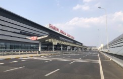 突发！虹桥火车站遇离沪潮进站排2小时，“离沪大潮”画面引起热议